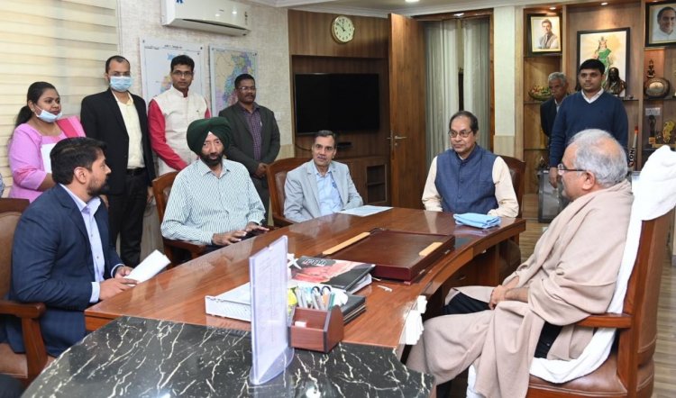 राज्य प्रशासनिक सेवा संघ के पदाधिकारियों ने मुख्यमंत्री से छत्तीसगढ़ की सौजन्य मुलाकात