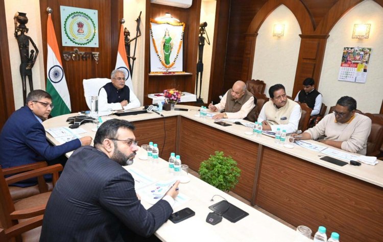 गोबर विक्रेताओें के खाते मे पहुंचे सात करोड़, CM भूपेश बघेल ने किया आनलाइन भुगतान