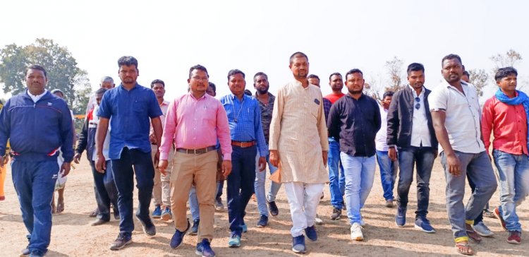 वनांचल के ग्रामों में घर घर पहुँच रहे कांग्रेस कार्यकर्ता...