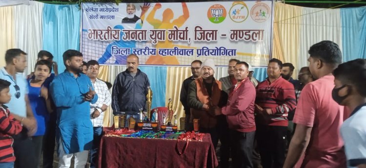 जिला स्तरीय बालीवॉल प्रतियोगिता में कटरा की टीम रही विजयी