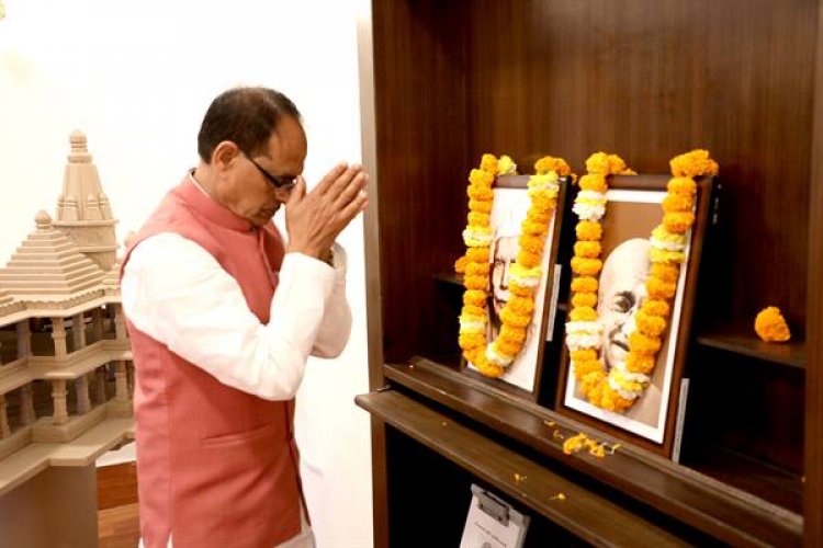 मुख्यमंत्री ने महात्मा गांधी तथा पद्मभूषण माखनलाल चतुर्वेदी की पुण्य-तिथि पर नमन किया