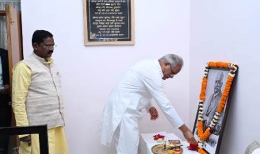 मुख्यमंत्री ने पंडित मोतीलाल नेहरू की पुण्यतिथि पर उन्हें किया नमन