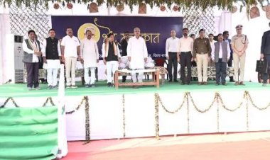 मुख्यमंत्री श्री भूपेश बघेल ग्राम समोदा स्थित भेंट-मुलाकात कार्यक्रम स्थल पहुंचे