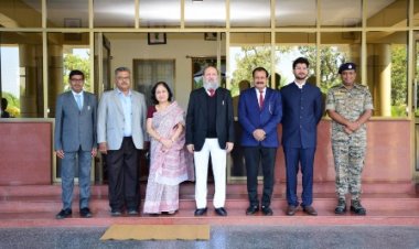 छत्तीसगढ़ हाईकोर्ट के चीफ जस्टिस ने बस्तर की समृद्ध शिल्पकलाओं का अवलोकन कर मुक्तकंठ से सराहा