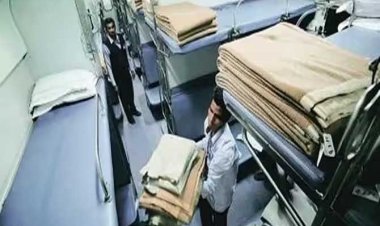 ट्रेनों में एसी कोच बढ़े पर बेडरोल नहीं, प्रतिदिन लग रही शिकायतों के अंबार