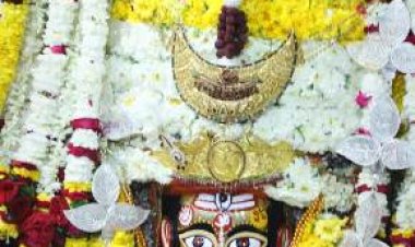 सेहरा लगा दुल्हा रूप में सजे महाकाल, दोपहर 12 बजे हुई भस्मार्ती