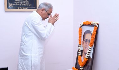 मुख्यमंत्री ने पंडित श्यामाचरण शुक्ल की जयंती पर उन्हें किया नमन