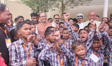 मुख्यमंत्री और स्पीकर से मिले पहली बार राजधानी आये जनजातीय वर्ग के बच्चे