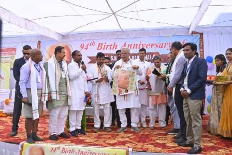 डॉ एस.एन. सुब्बाराव की जयंती के अवसर पर CM भूपेश बघेल वर्किंग वोमेन्स हॉस्टल पहुंचे