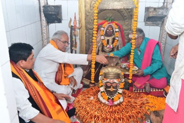 मुख्यमंत्री ने बागेश्वरनाथ महादेव मंदिर में की पूजा अर्चना, प्रदेश की खुशहाली के लिए मांगा आशीर्वाद