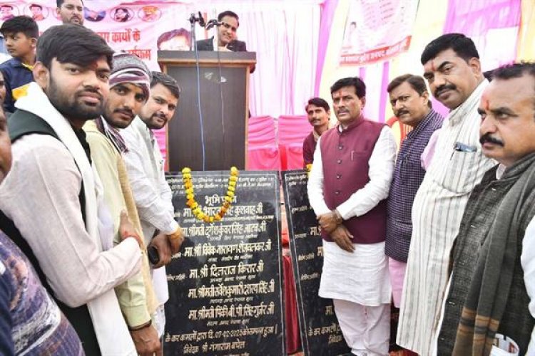 विकास यात्रा में मंत्री कुशवाह ने ग्रामीणों से किया सीधा संवाद