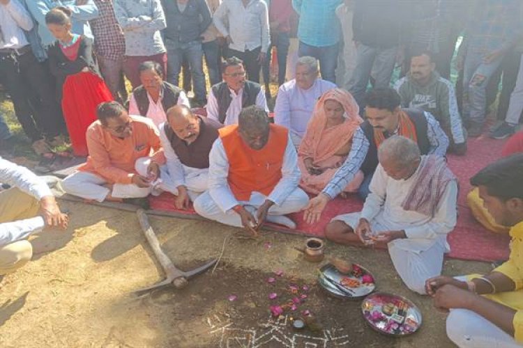 ग्राम कचनारिया में जल-कलश यात्रा में शामिल हुए स्वास्थ्य मंत्री डॉ. चौधरी