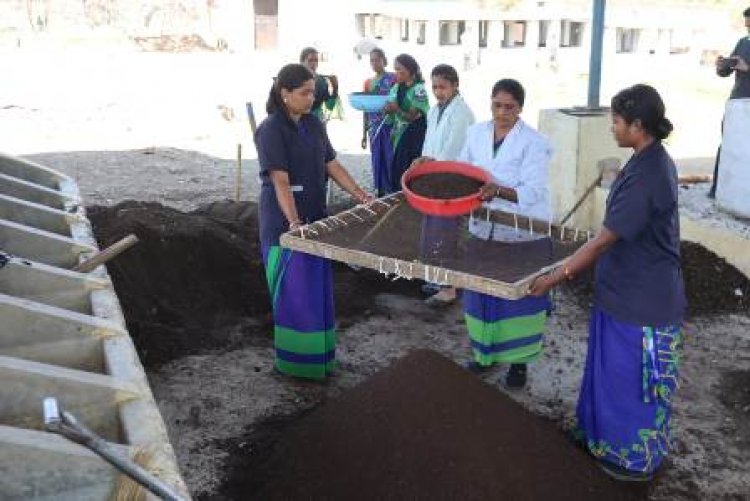 गौठान से छत्तीसगढ की महिलाओं को मिला आत्मनिर्भरता का रास्ता, समूह ने 1 करोड़ रूपए तक पहुंचाया वर्मी खाद विक्रय का टर्नओवर