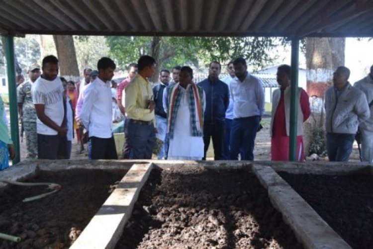 मंत्री कवासी लखमा ने भैरमबंद गौठान के गोबर पेंट यूनिट का किया निरीक्षण