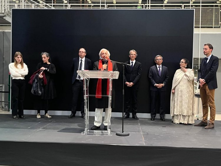 पेरिस में विश्व प्रसिद्ध भारतीय चित्रकार रज़ा के चित्रों की प्रदर्शनी...