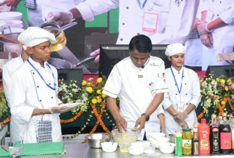 छत्तीसगढ़ मिलेट कार्निवाल में शेफ डॉ. नितिन शिंडे ने उपवास में खाने के लिए बनाया मिलेट्स का फलाहार