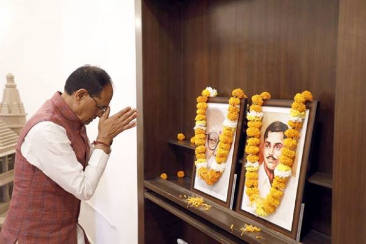 मुख्यमंत्री चौहान ने शहीद चंद्रशेखर आजाद और राष्ट्रवादी विचारक नानाजी देशमुख को नमन किया