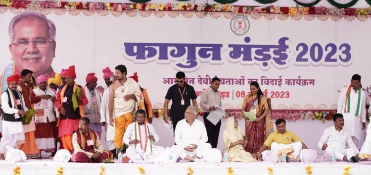 मुख्यमंत्री भूपेश बघेल दंतेवाड़ा में आयोजित फागुन मड़ई में पहुँचे