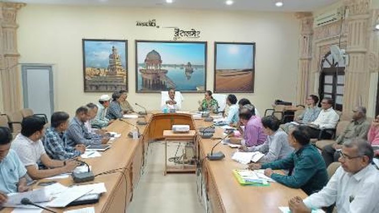 अल्पसंख्यक मामलात मंत्री ने ली विभिन्न योजनाओं की समीक्षा बैठक