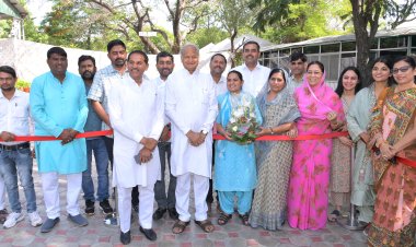 मुख्यमंत्री से सरपंच संघ के प्रतिनिधियों की मुलाकात संघ ने की हड़ताल खत्म 