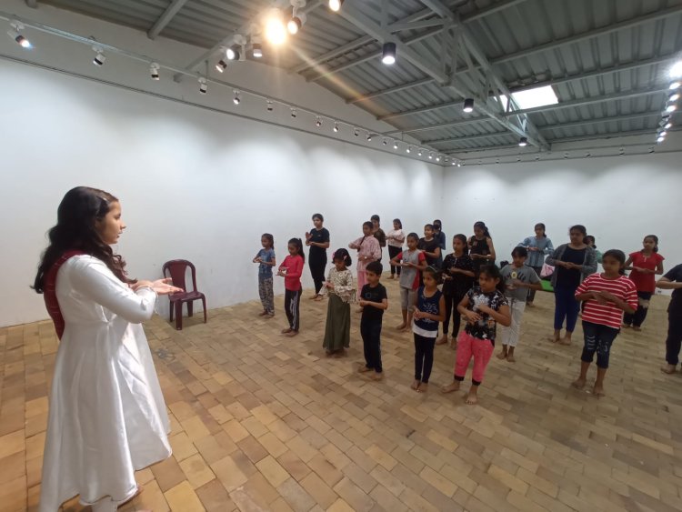 रज़ा फाउंडेशन ने आयोजित किया कथक नृत्य एवं चित्रकला कार्यशाला...