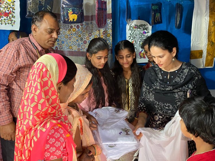 पेंटिंग निर्माण में व्यवसायिक प्रतिस्पर्धा का ध्यान रखना आवश्यक - डॉ. सलोनी सिडाना