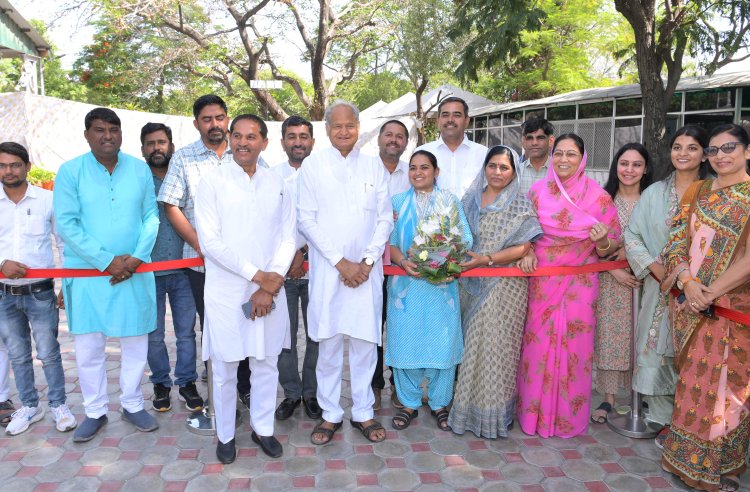 मुख्यमंत्री से सरपंच संघ के प्रतिनिधियों की मुलाकात संघ ने की हड़ताल खत्म