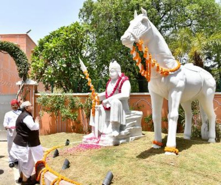 राज्यपाल ने महाराणा प्रताप की प्रतिमा पर श्रद्धासुमन अर्पित किए
