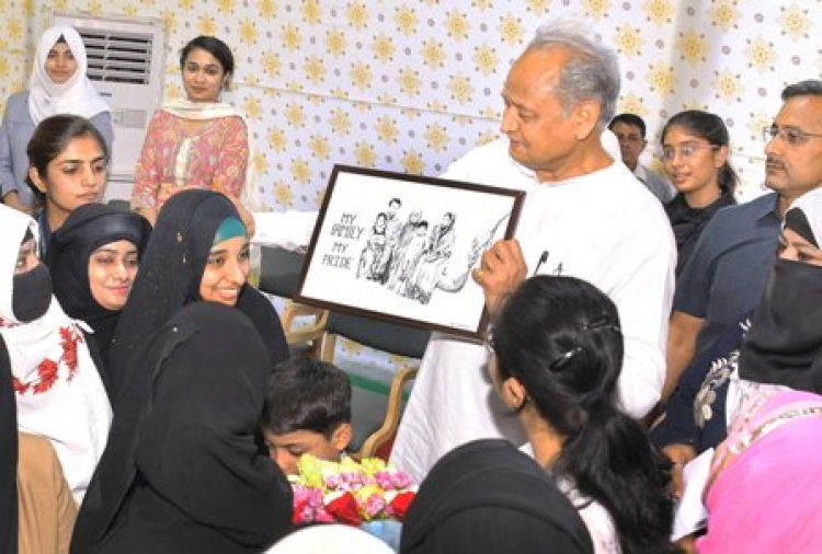 प्रत्येक गरीब परिवार का उत्थान राज्य सरकार का प्रमुख ध्येय: CM गहलोत