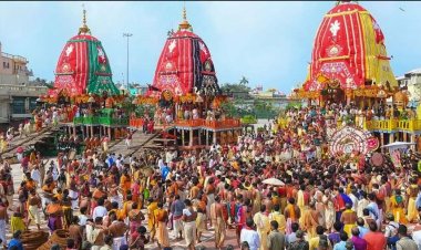 शंकराचार्य ने पूजा की, राजा ने सोने के झाड़ू से रास्ता बुहारा, निकली भगवान जगन्नाथ की रथ यात्रा