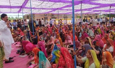 सहकारिता मंत्री व राज्य धरोहर संरक्षण प्राधिकरण बोर्ड के अध्यक्ष ने चित्तौड़गढ़ में किया महंगाई राहत कैंप का निरीक्षण