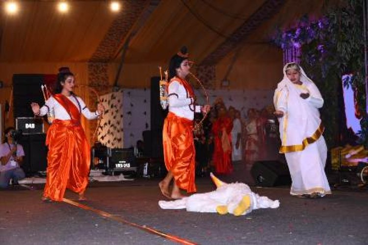 राष्ट्रीय रामायण महोत्सव : दंतेवाड़ा के सुदूर वनांचल क्षेत्र बचेली से आए रामायण मंडली की प्रस्तुति