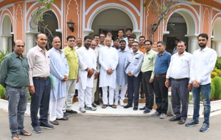 CM गहलोत से मिला मंत्रालयिक कर्मचारियों का प्रतिनिधिमंडल