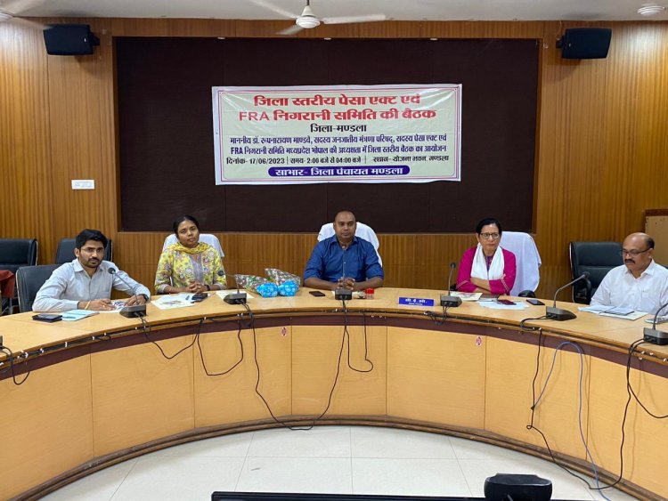 सदस्य, पेसा एक्ट एवं एफआरए निगरानी समिति डॉ. मांडवे ने किए 6 विकासखंडों के दौरे, कार्यशालाओं का हुआ आयोजन 