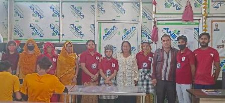 विदेशी सैलानियों को भी भायी इंदिरा रसोई की थाली