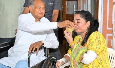 पूजा छाबड़ा ने की मुख्यमंत्री से मुलाकात