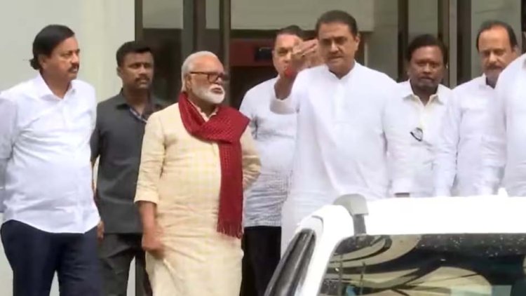 एनसीपी मंत्रियों के साथ शरद पवार से मिले अजित पवार 