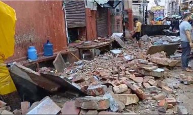 मथुरा में बड़ा हादसा: बांके बिहारी मंदिर के पास मकान का का छज्जा गिरने से 5 की मौत