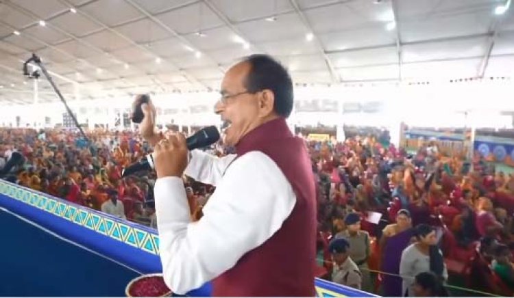CM शिवराज ने महिलाओं को दिया बड़ा तोहफा, 450 रु. में गैस सिलेंडर, राखी के लिए दिया 250 रु. 