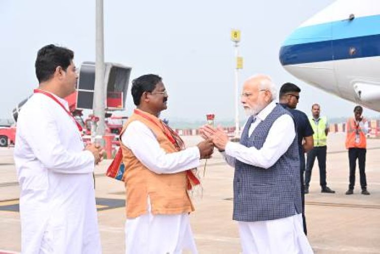 प्रधानमंत्री का छत्तीसगढ़ के खाद्य और संस्कृति मंत्री श्री अमरजीत भगत ने आत्मीय स्वागत किया