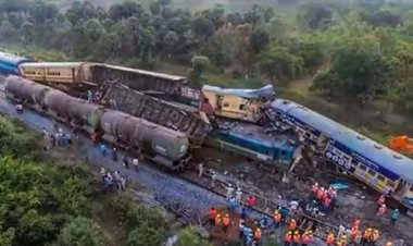 दो ट्रेनें टकराईं, हादसे में अब तक 14 की मौत