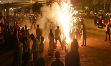 चार छात्रों का कमाल, बनाए प्रदूषण मुक्त पटाखे, बिजली से चार्ज होंगे, रिमाट से चलेंगे