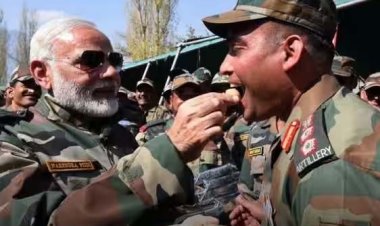 सीमा पर जवानों के बीच पहुंचे मोदी, मनाई दिवाली, बोले-जहां आप हैं, वहीं मेरा पर्व