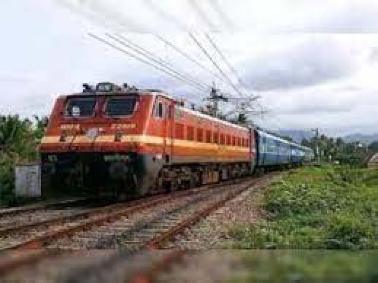 अब रेलवे सस्ते दाम पर उपलब्ध कराएगा खाना,शिकायत पर ठेकेदार पर लगेगा जुर्माना
