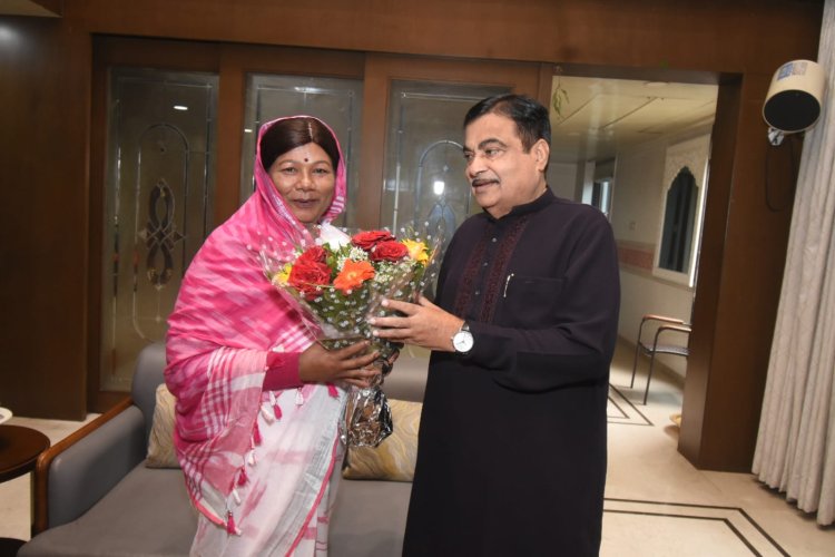केबिनेट मंत्री श्रीमती संपतिया उइके ने केंद्रीय मंत्री नितिन गडकरी के समक्ष रखी क्षेत्र के समग्र विकास की मांग