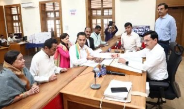 बडी नामांकन रैली के साथ जिला निर्वाचन कार्यालय पहुंचे नकुलनाथ, दाखिल किया नामांकन