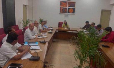 गर्मी एवं हीटवेव से बचाव के लिए संभागीय आयुक्त ने ली समीक्षा बैठक