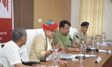 प्रभारी मंत्री ने ली जिला अधिकारियों की बैठक, दिए आवश्यक निर्देश, जनसुनवाई में सुनी समस्याएं