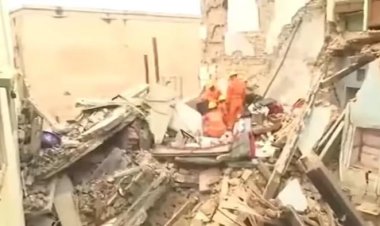 वाराणसी में बडा हादसा: काशी विश्वनाथ मंदिर के पास 100 साल पुराना मकान गिरा, 8 घायल, 1 की मौत