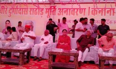 उप मुख्यमंत्री दिया कुमारी ने किया वीर दुर्गादास राठौड़ की मूर्ति का अनावरण